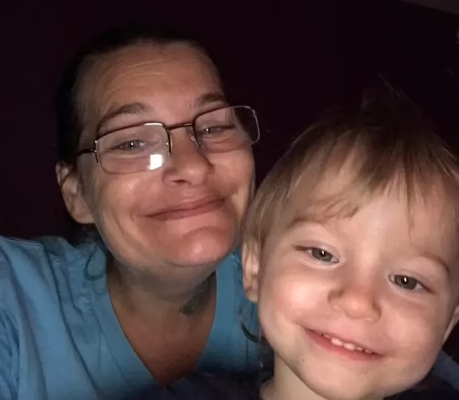 2-летний малыш умер от голода возле отца, который получил сердечный приступ